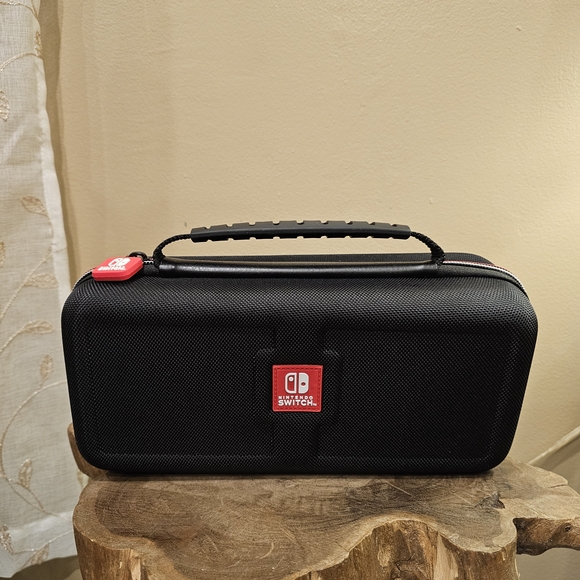 Nintendo Switch Game Traveler Deluxe Travel Case - Picture 9 of 11